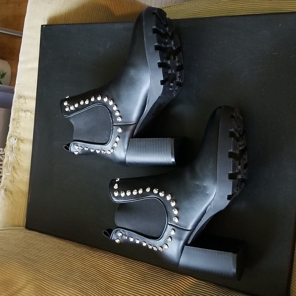 Nicole Miller Studded Chelsea Boots 9.5